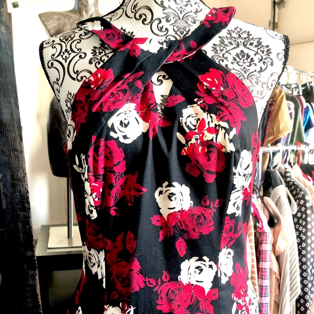 White House Black Market Red/White Roses on Black~Dressy Polyester Halter Top~6